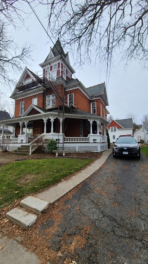 Primary Photo - 35 Ford Ave