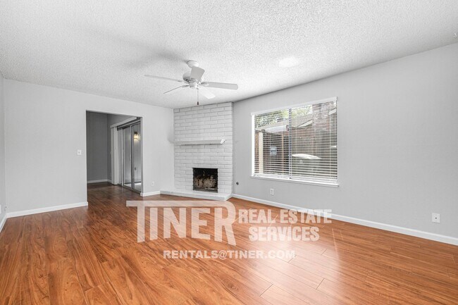 Foto del edificio - Rocklin Three Bedroom Duplex with Loft