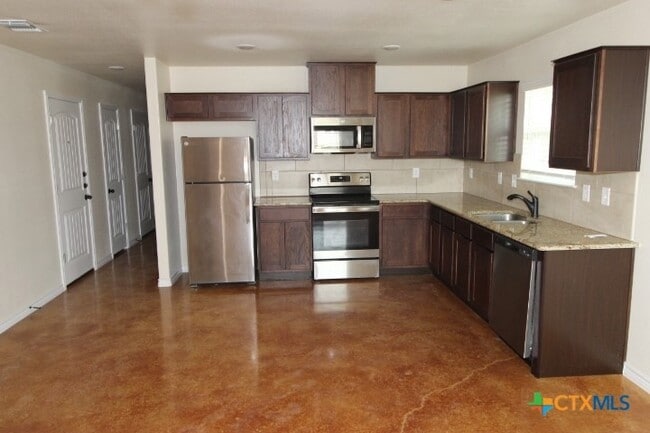 Foto del edificio - 1017 Cline Dr