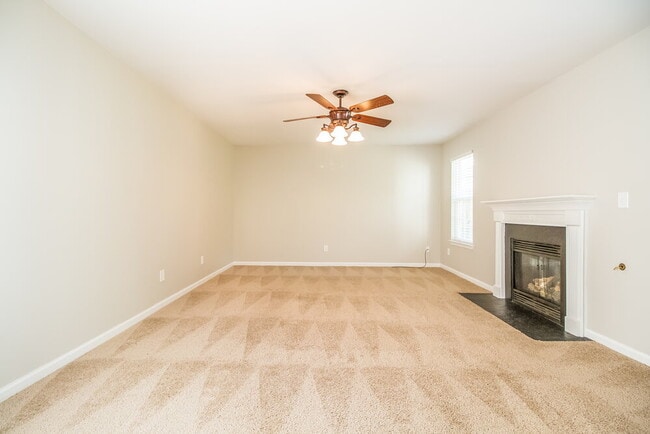 Building Photo - 2023 Trenton Dr