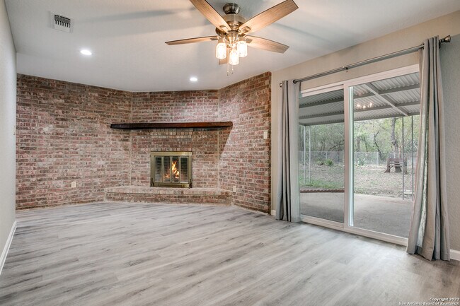 Building Photo - 4238 Havenview Dr