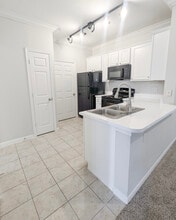 Kitchen - Woodland Hills Luxury Apartments