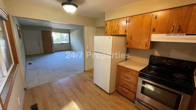 Building Photo - 2024-1130MF