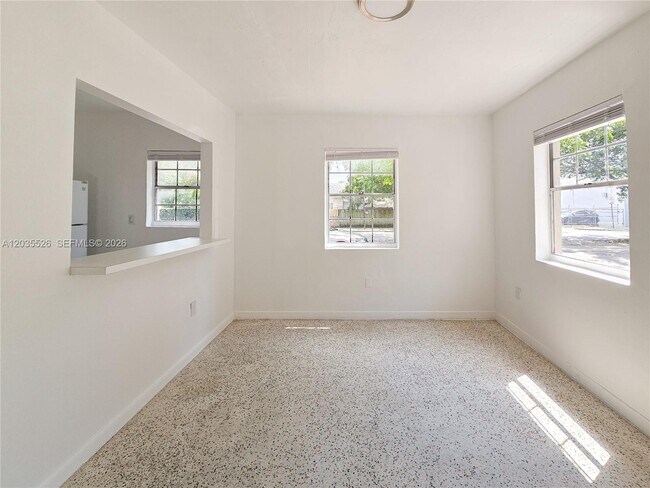 Foto del edificio - 6601 SW 10th St