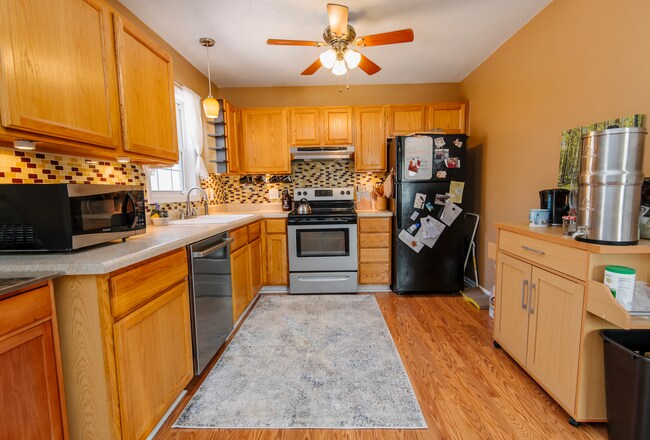 Foto del edificio - Cozy 3 bedroom home with spacious fenced backyard!
