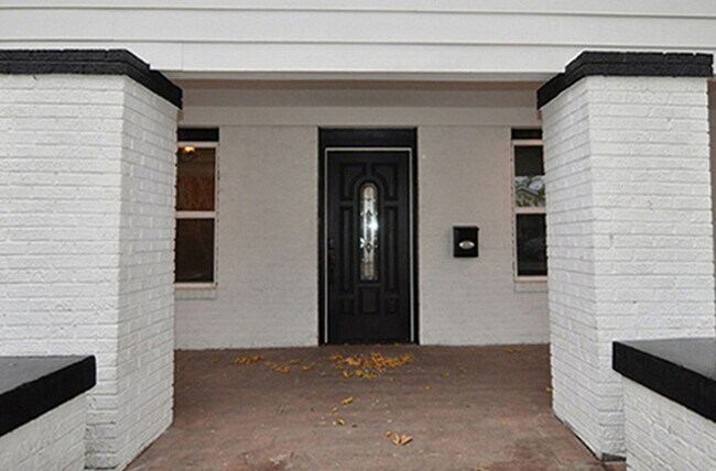 Foto del edificio - AVAILABLE NOW - Charming Fort Worth 4BR Home with Covered Porch, Private Deck & Spacious Layout N...