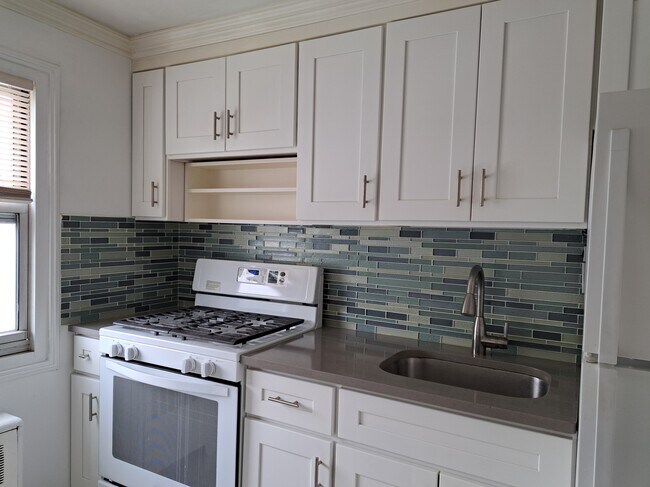 Building Photo - 148 Vanderburgh Ave