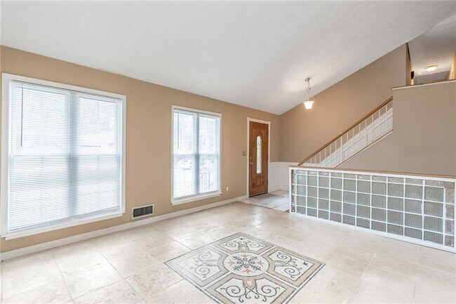 Foto del edificio - 131 Arrowood Ln