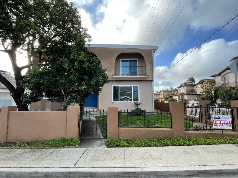Primary Photo - 2100 Voorhees Ave