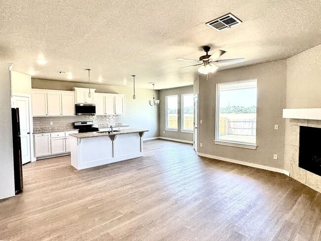 Foto del edificio - Pet-Friendly 3-Bed Home in Edmond - Move-In Ready!