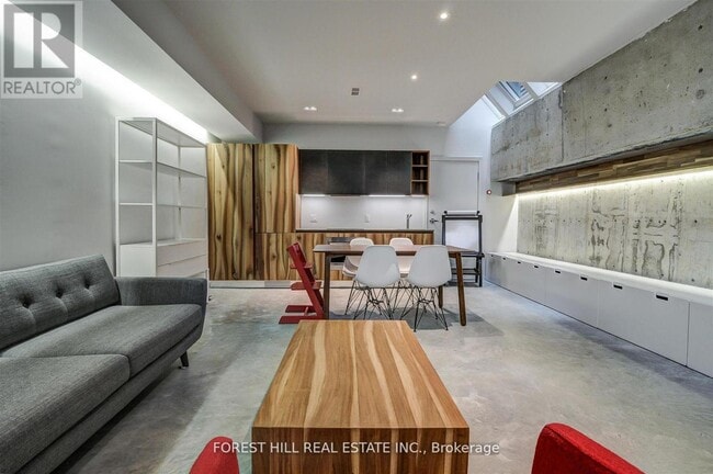 Building Photo - 117 Robert St