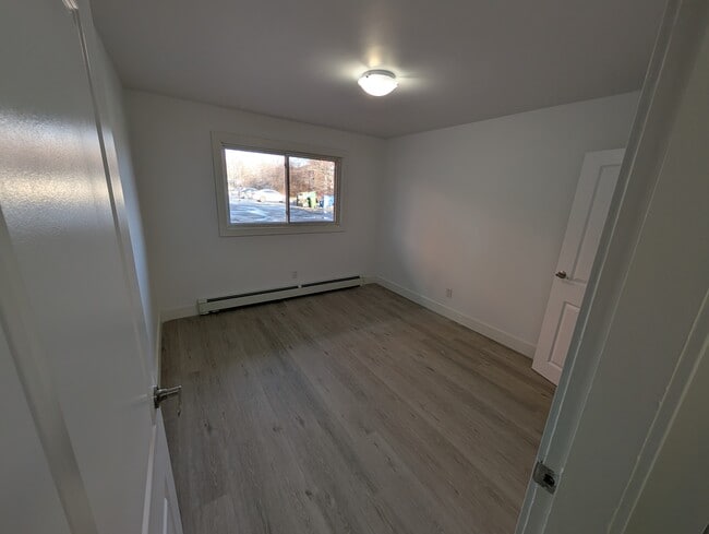 Photo du bâtiment - FULL Renvation Underway Now - Rent May 1