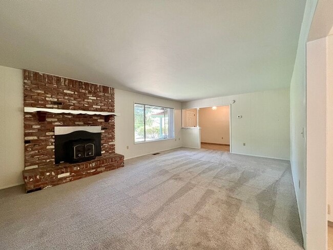 Building Photo - Two Bedroom with Bonus Room St. Helena Home