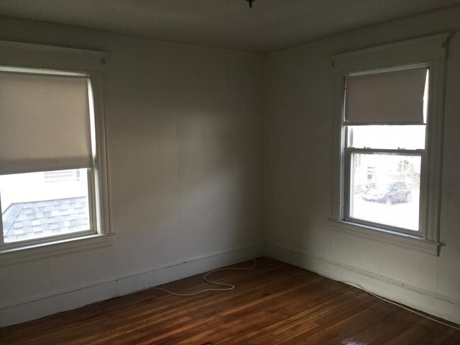 Building Photo - 203 SPRINGSIDE