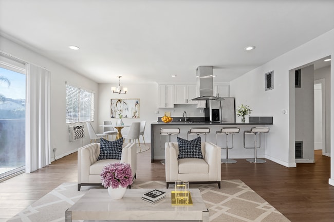 Building Photo - 10225 Regent St