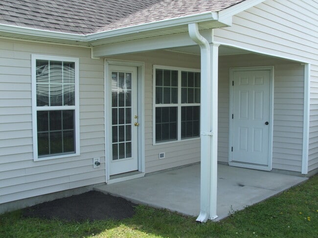 Building Photo - 2609 Sawgrass Dr