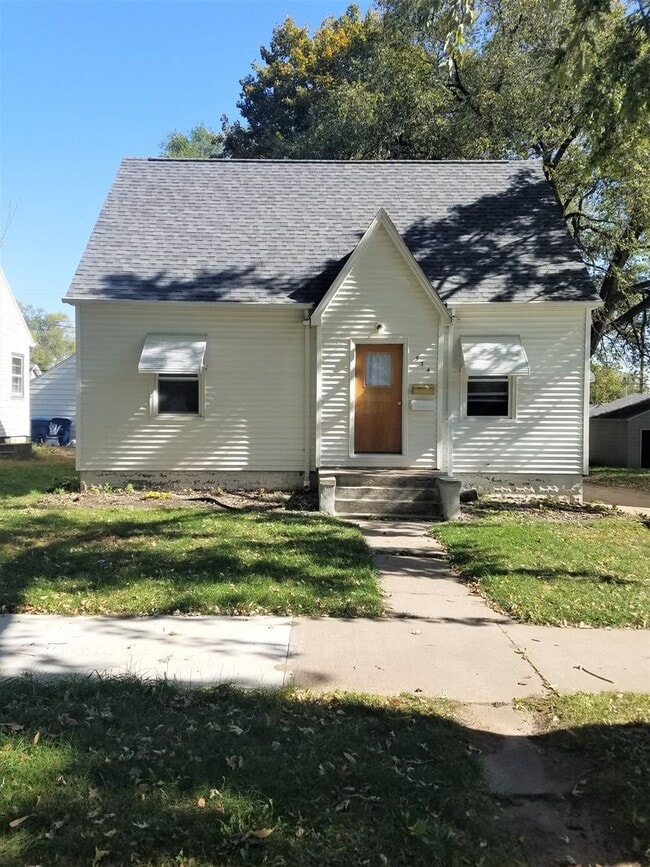 Building Photo - FOR RENT- 534 Hope *NEWLY REMODELED* PETS OK*