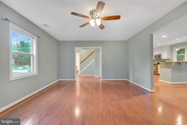 Building Photo - 405 Chesapeake Ave