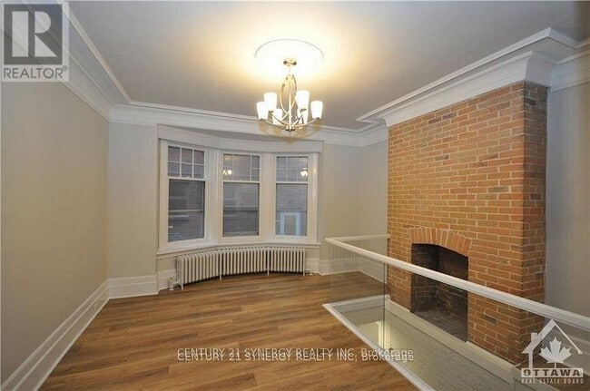 Building Photo - 458-458 MacLaren St