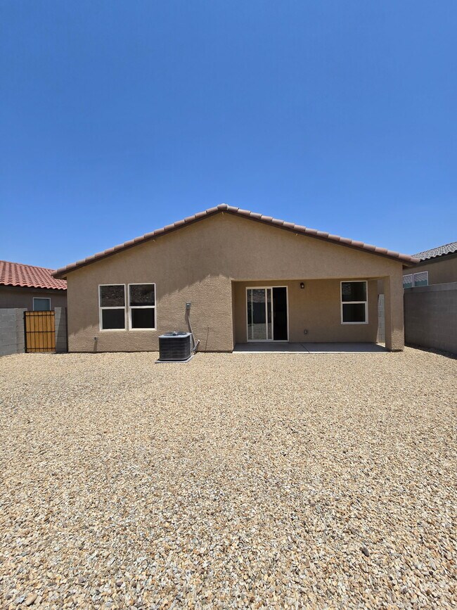 Foto del edificio - 2384 Tapatio Dr