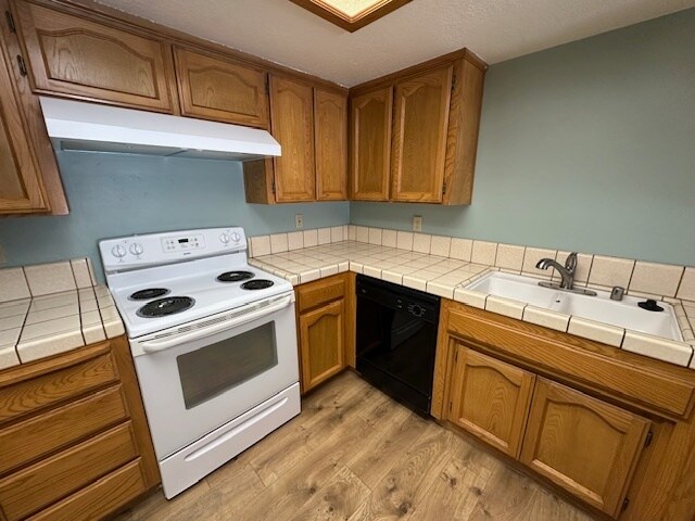 Foto del edificio - 49400 River Park Rd