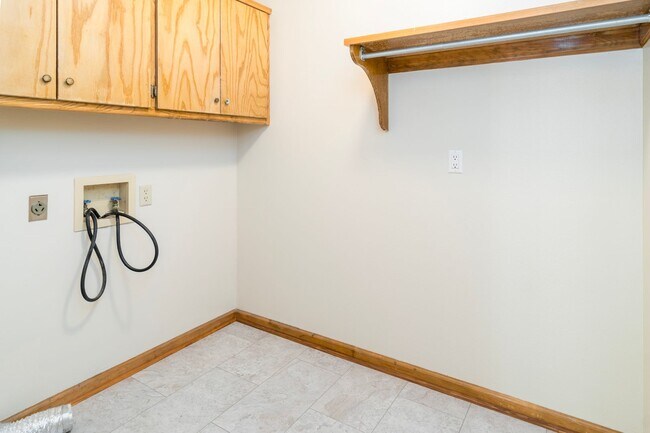 Foto del edificio - Charming 3 Bedroom, 2 Bathroom home near Lake Coronado! Call 501-922-9997 to set up a showing today!