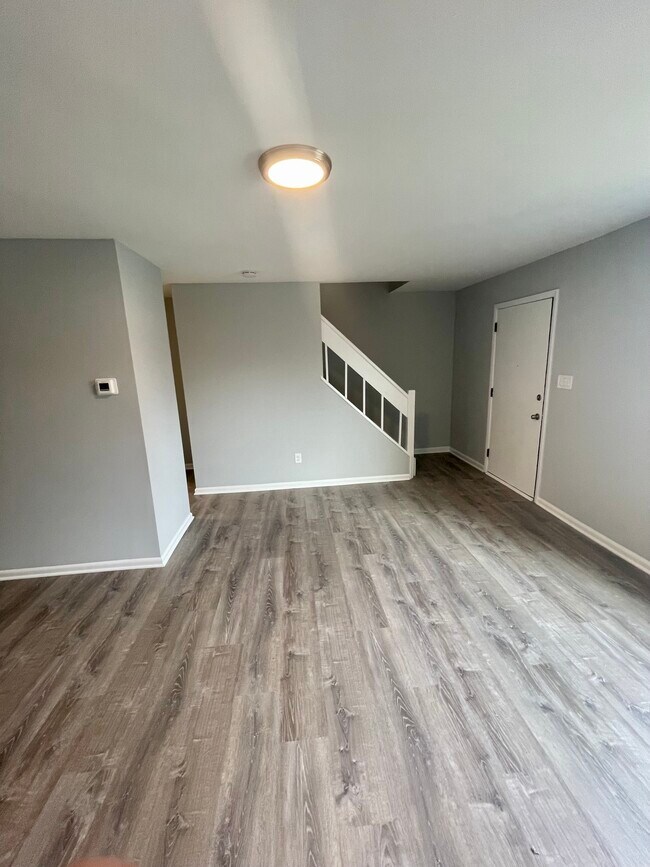 Building Photo - 217 W Edgewater Way