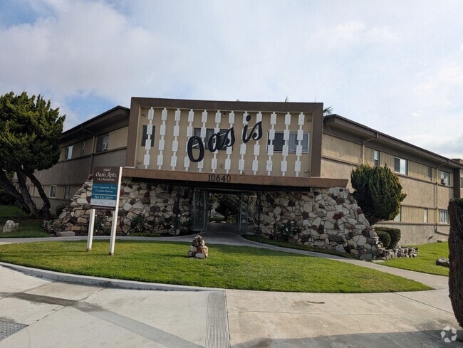 Building Photo - Oasis Apartments