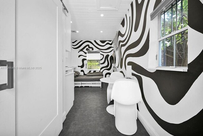 Foto del edificio - 534 NW 50th St