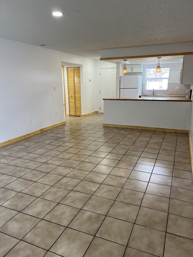 Building Photo - 917 Royal Palm Dr