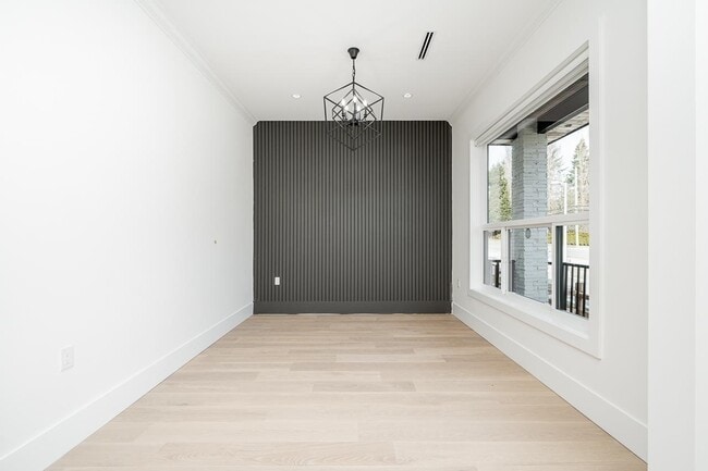 Building Photo - Main Floor-19XX 168TH STREET