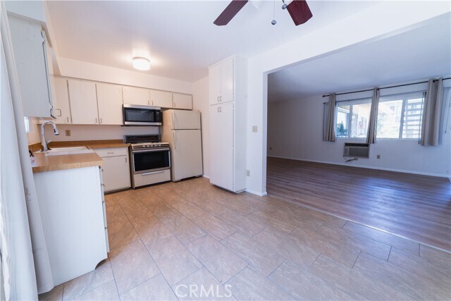 Foto del edificio - 11244 Benton St