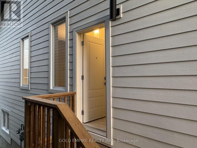 Photo du bâtiment - 30 Julie Cresent