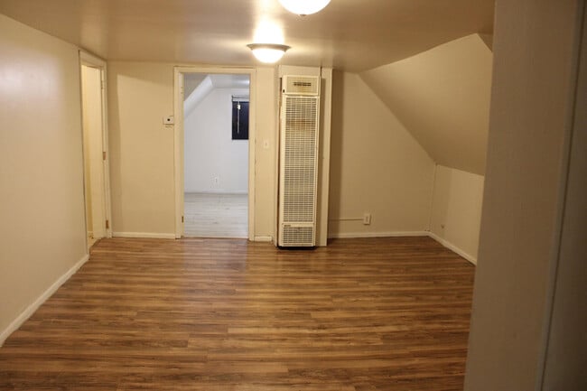 Building Photo - 324 9th St