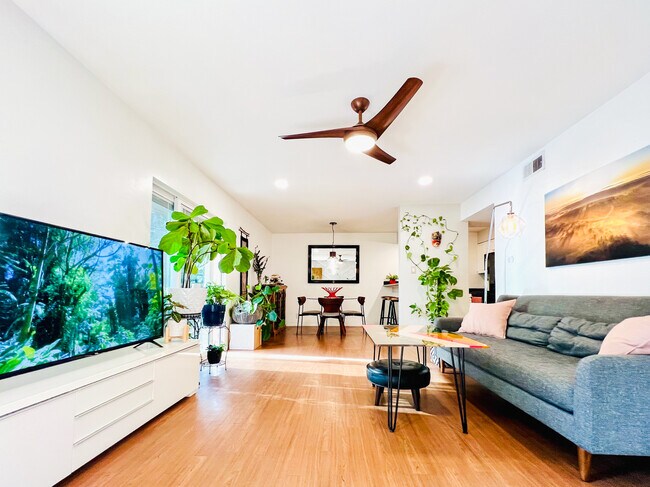Foto del edificio - 7801 Shoal Creek Blvd