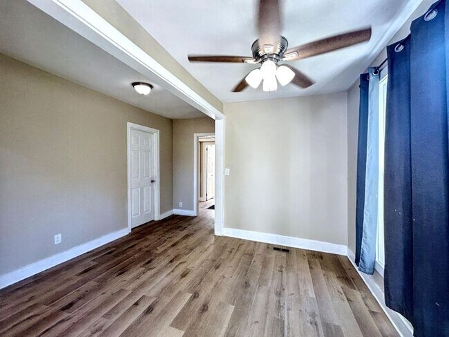 Building Photo - Cozy 3-Bedroom Home with Modern Amenities ...