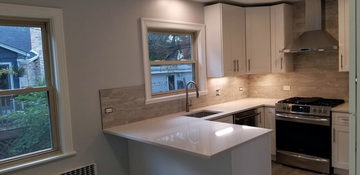 679 Park Ave W, Highland Park, IL 60035 Apartments in Highland Park