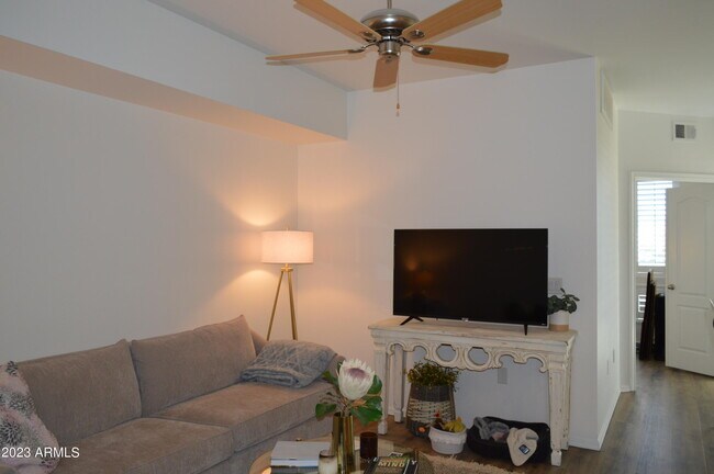 Foto del edificio - 1701 E Colter St