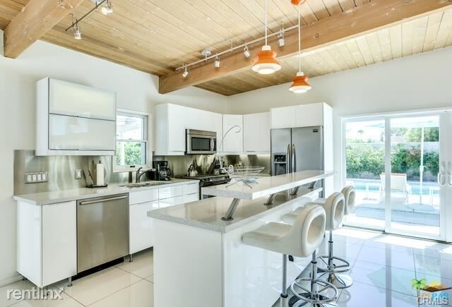 Building Photo - 805 E Racquet Club Rd