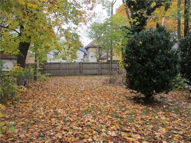 Foto del edificio - 128 Bartlett St