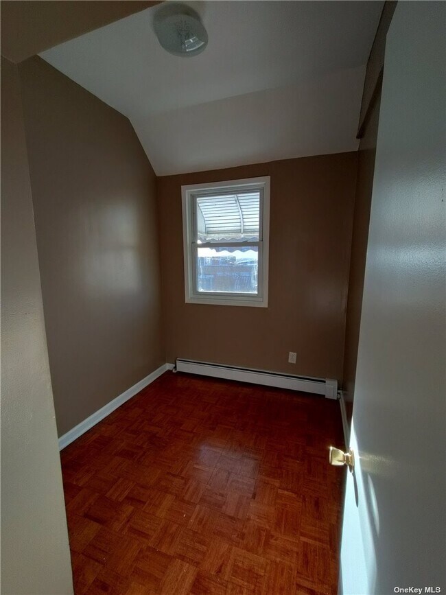 Building Photo - 71 Crystal St