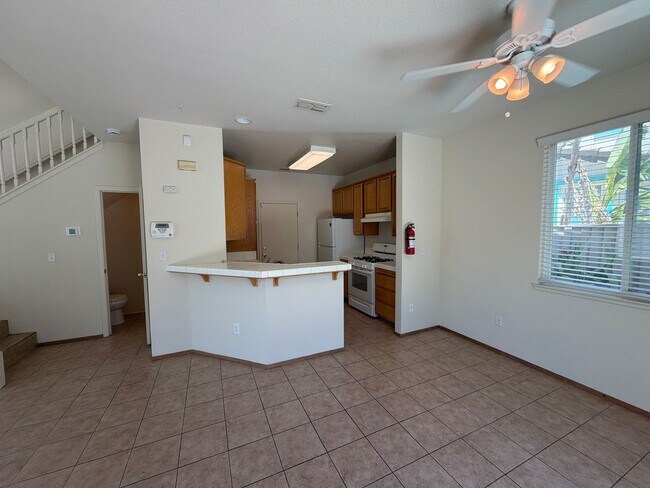 Foto del edificio - GREAT CORNER LOCATION IN CENTRAL BRENTWOOD