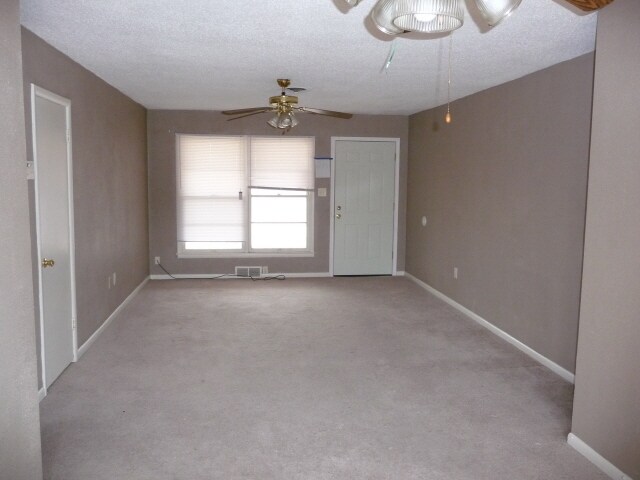 Foto del edificio - 4303 NW Ridgecrest Dr