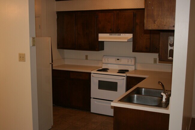 Building Photo - 1206 Airline Dr