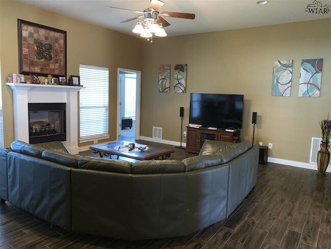 Foto del edificio - 5623 Ross Creek Ln
