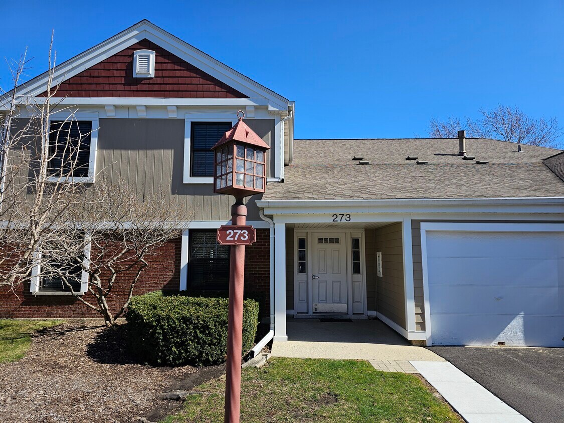 Primary Photo - 273 Elmwood Ln