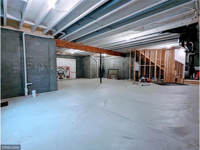 Building Photo - 1122 Siesta Dr