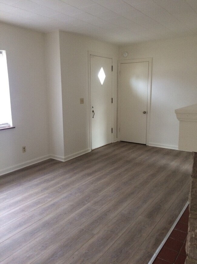 Living room - 2517 Petersburg Rd
