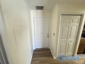 Building Photo - 5009 7 Pine Cir