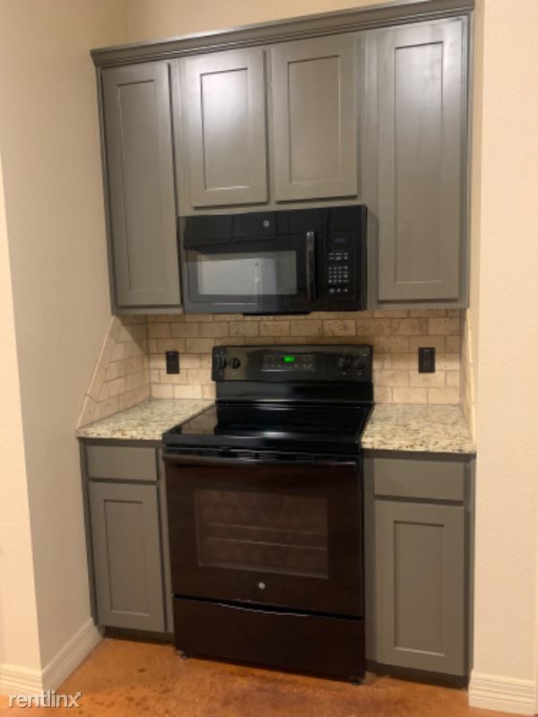 Building Photo - 3 br, 2 bath Townhome - 114 Hayes Street